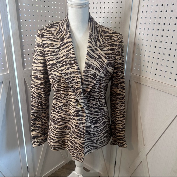 Ellen Tracy Zebra Print Blazer in Black and Cream - Picture 4 of 8